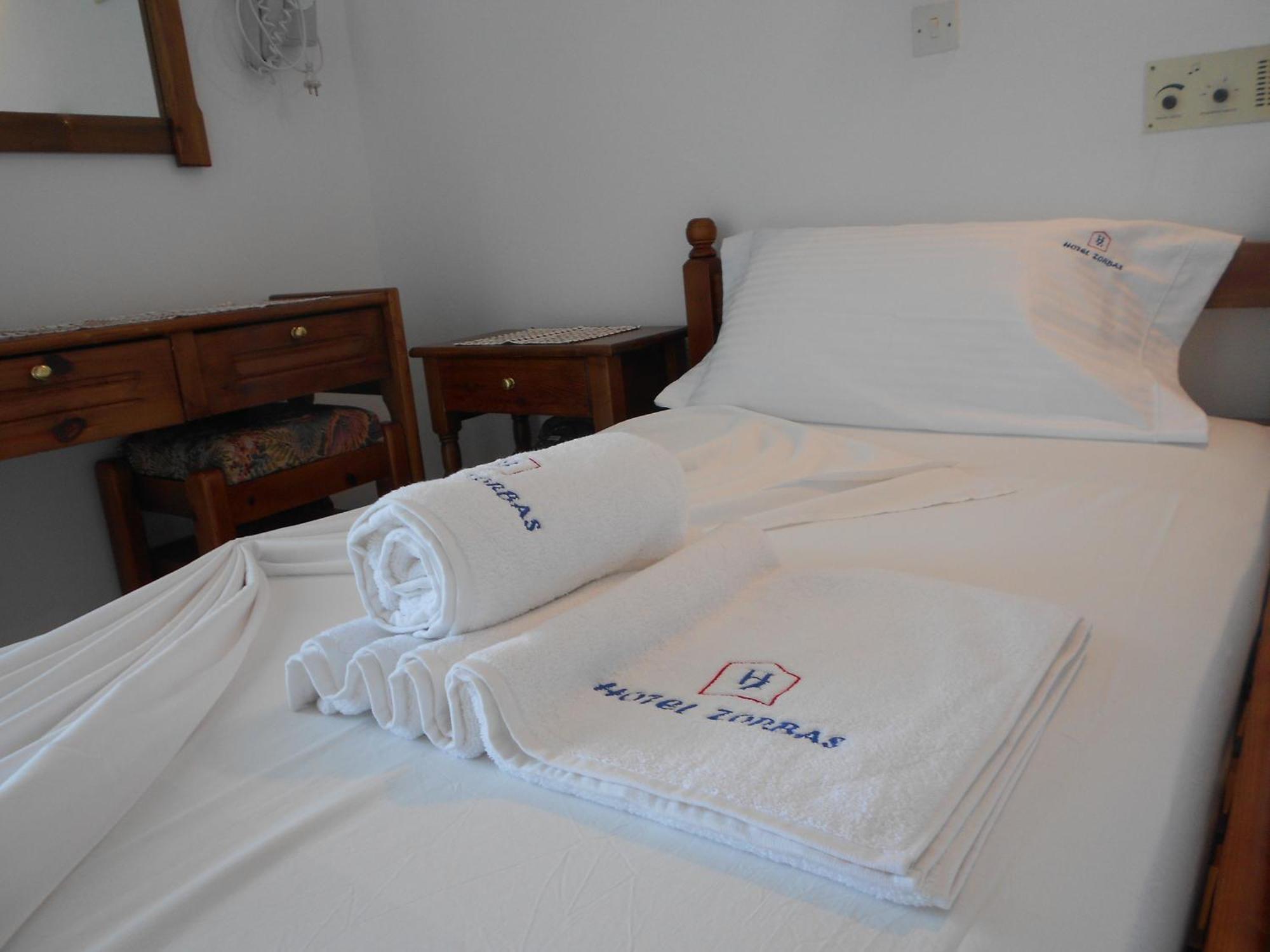 Zorbas Hotel Питагорион Номер фото